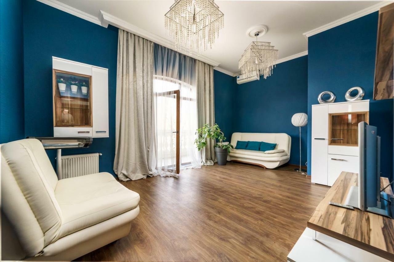 Stylish Apartment With A Balcony Overlooking The Park أوديسا المظهر الخارجي الصورة