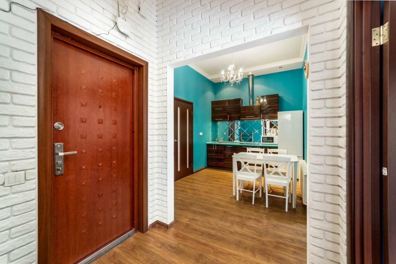 Stylish Apartment With A Balcony Overlooking The Park أوديسا المظهر الخارجي الصورة